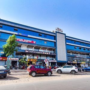 Fabhotel Shree